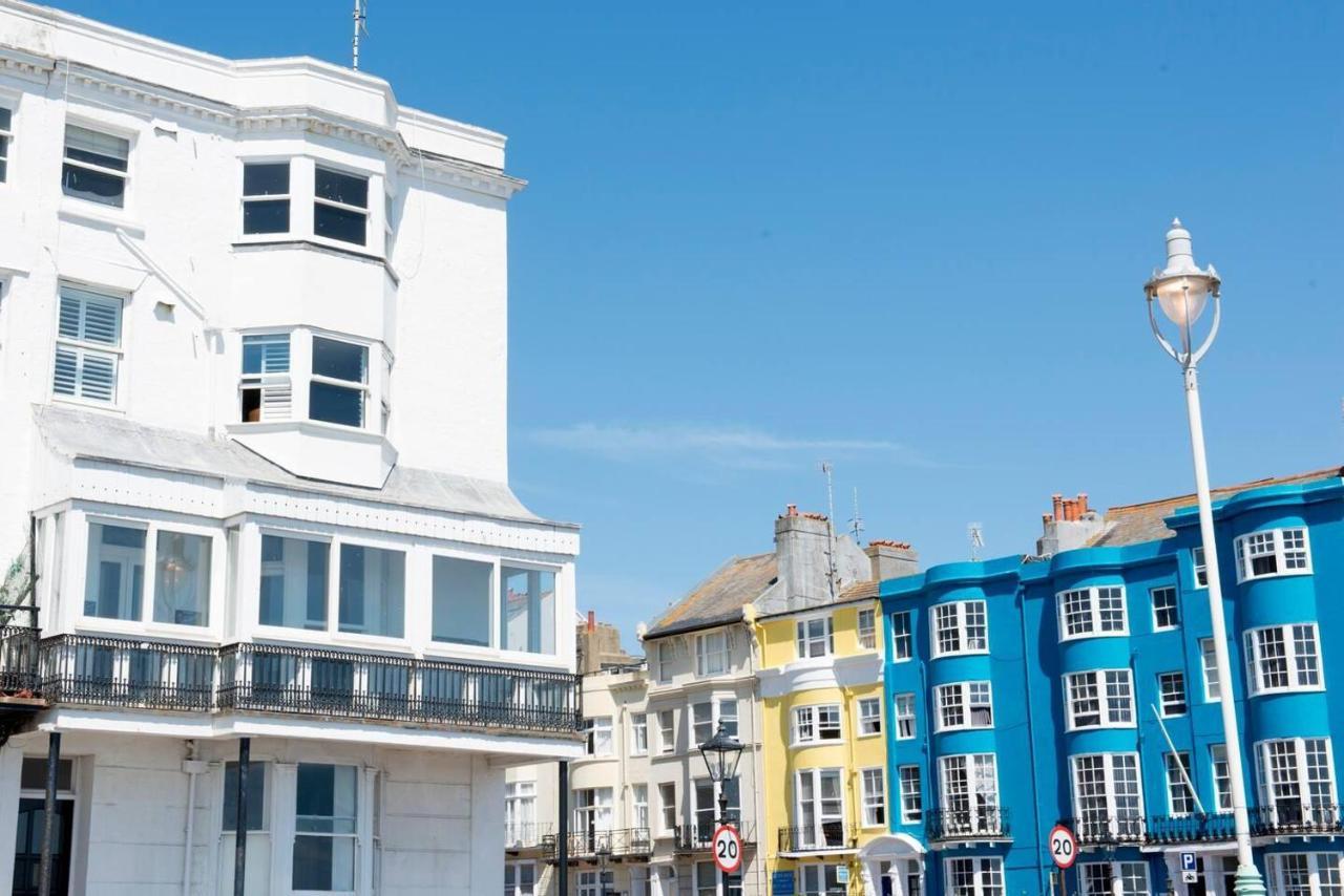Direct Sea Views Seafront Location & Free Parking Apartment Brighton