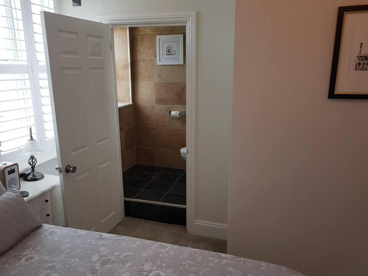 Direct Sea Views Seafront Location & Free Parking Apartment Brighton