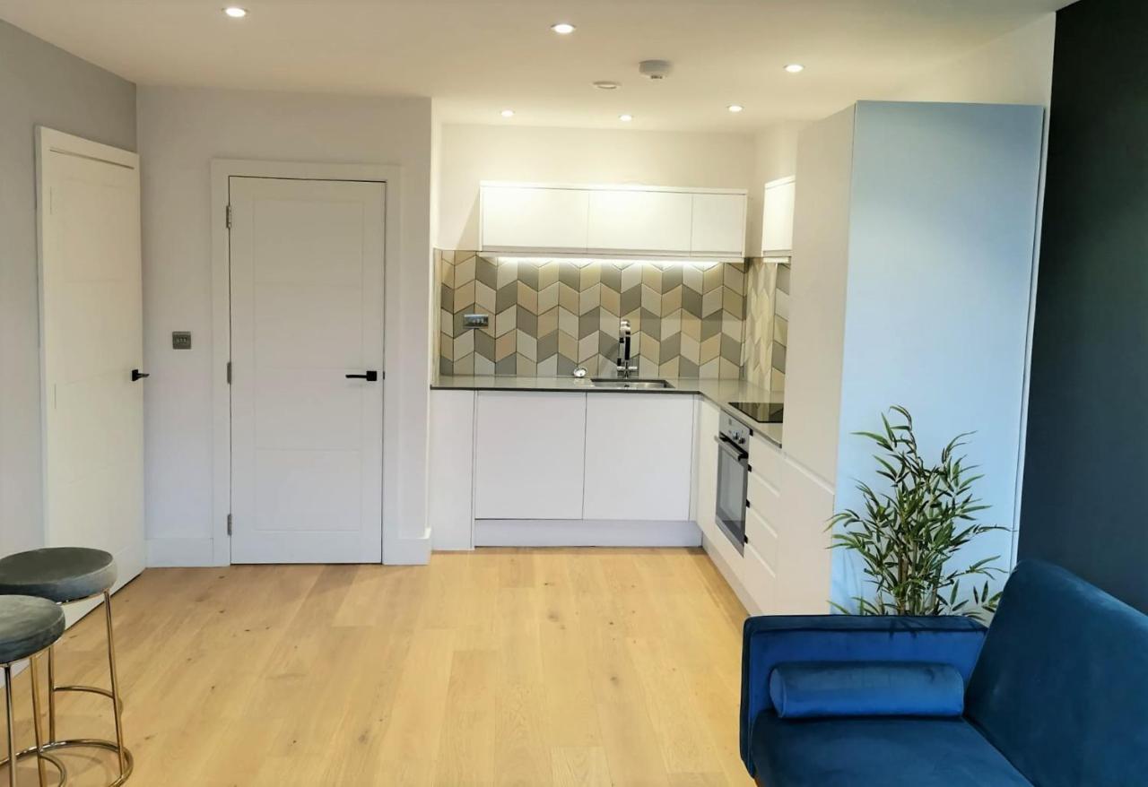 Apartment Rocks One Bed In Quiet Luxuy Development *