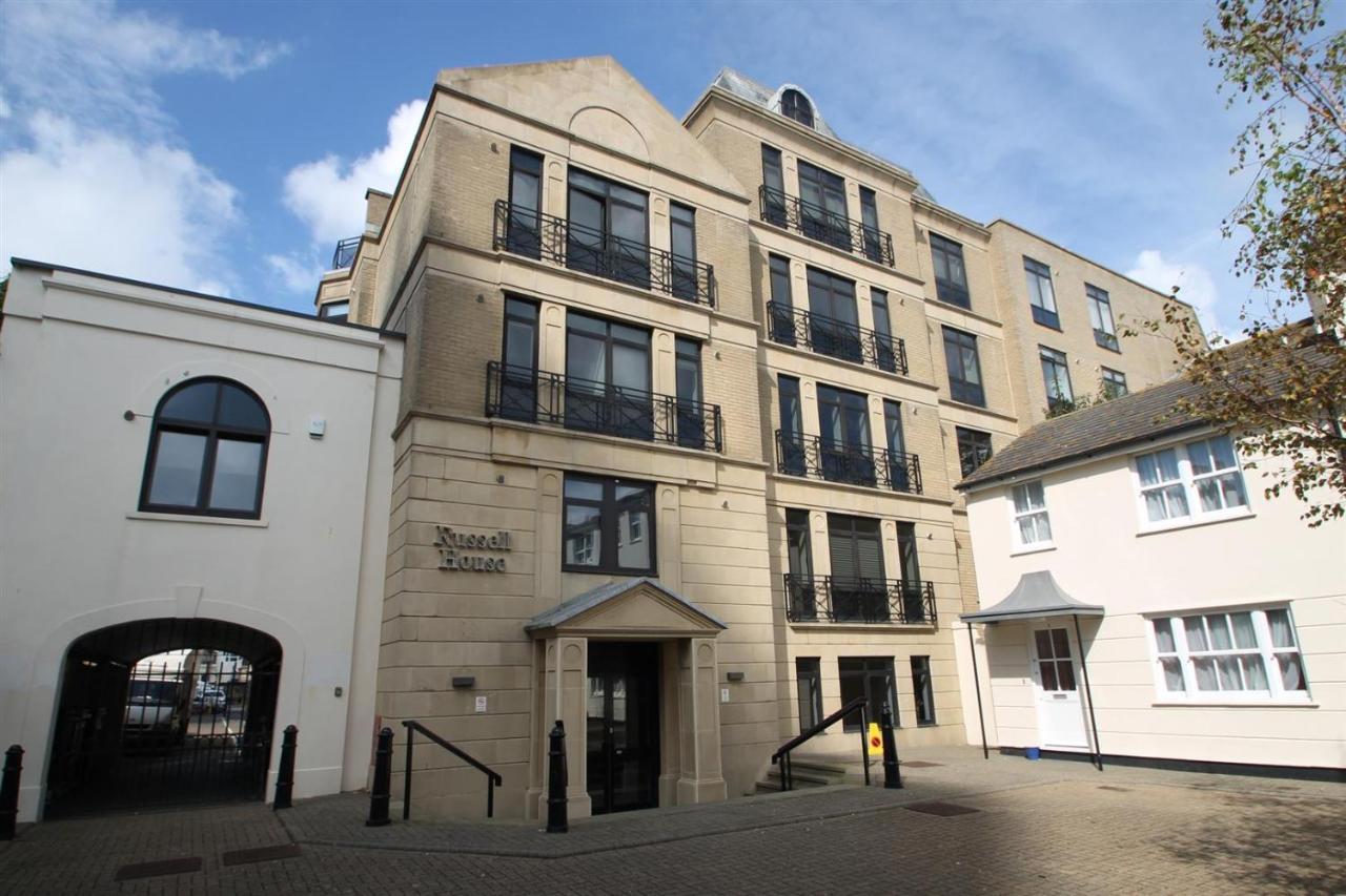 Apartment Rocks One Bed In Quiet Luxuy Development *