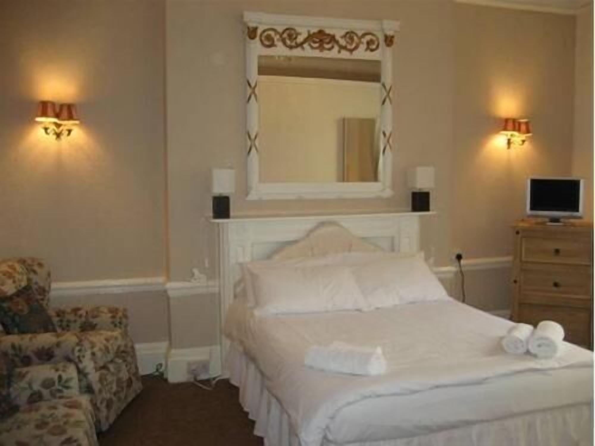 The Queensbury Hotel 2*