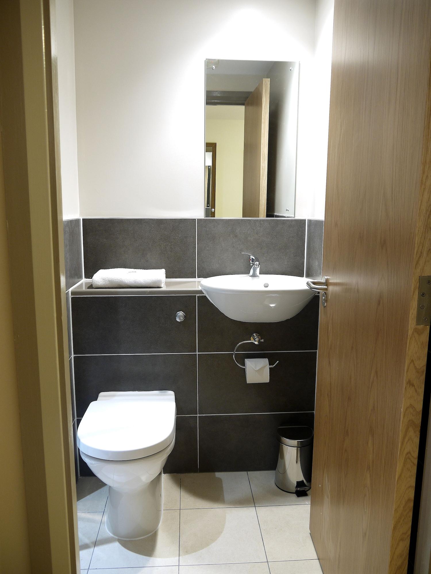 Hotel Britannia Study