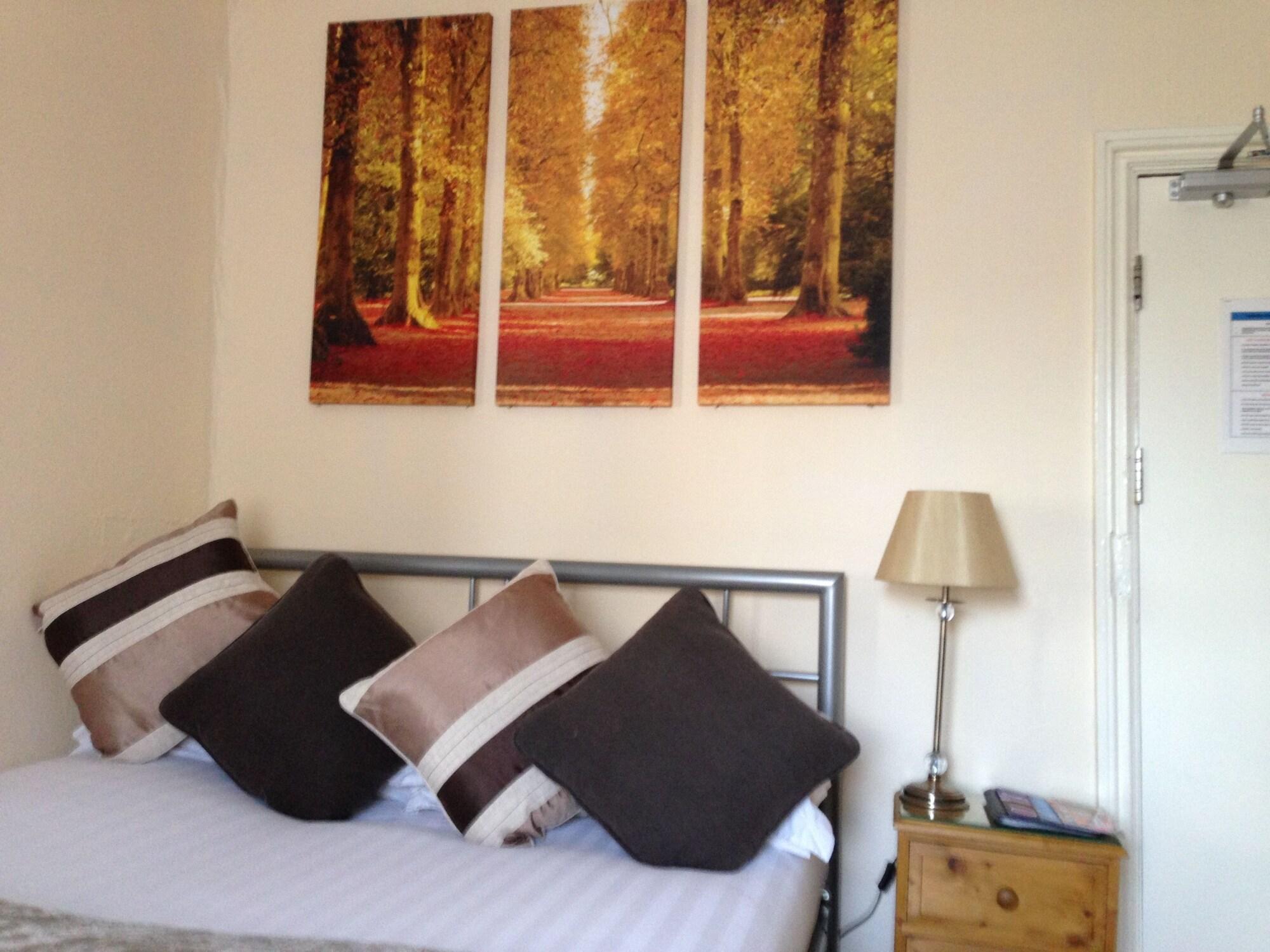 Kipps Guest house 3*