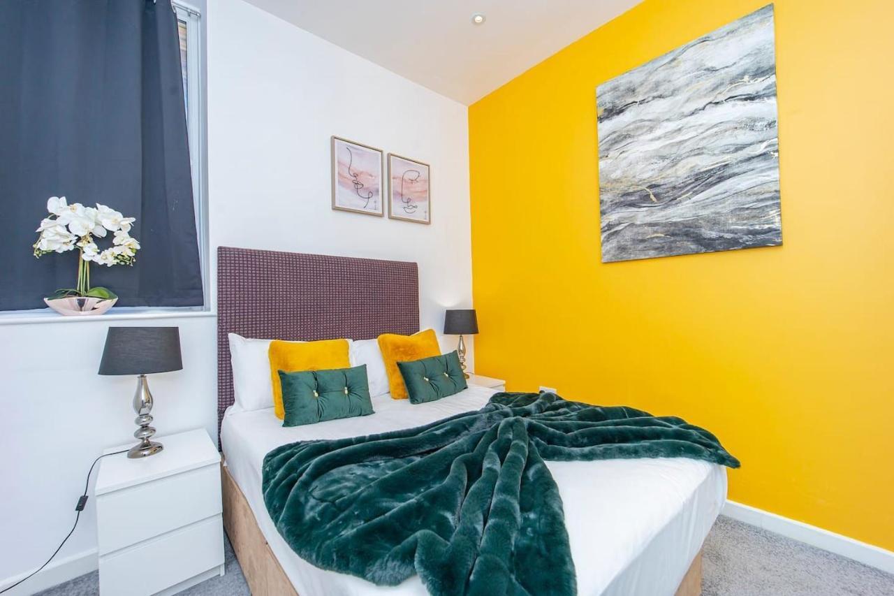One Bedroom Flat I Walking Distance To Station Apartment