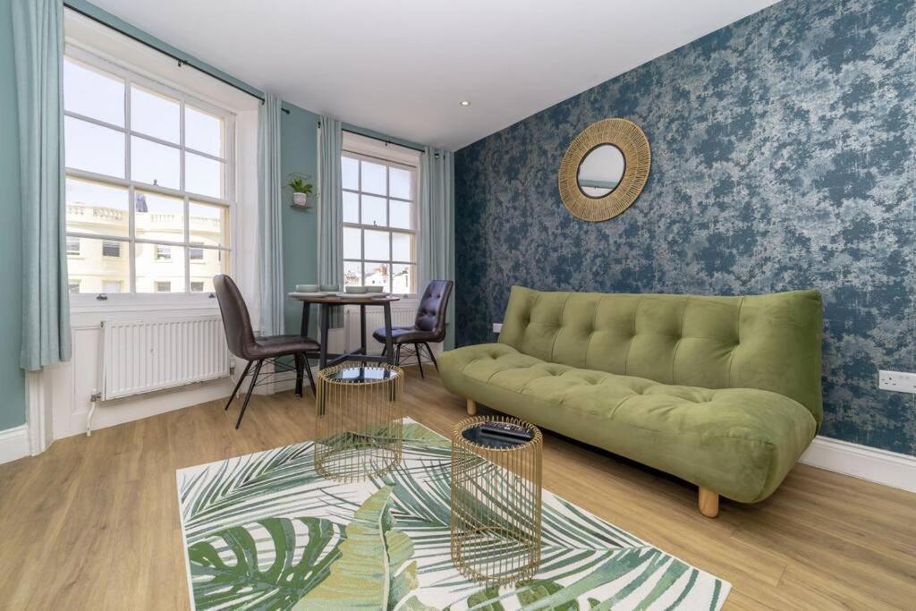 Central 2 Bedrooms Flat Bn38bru04 *