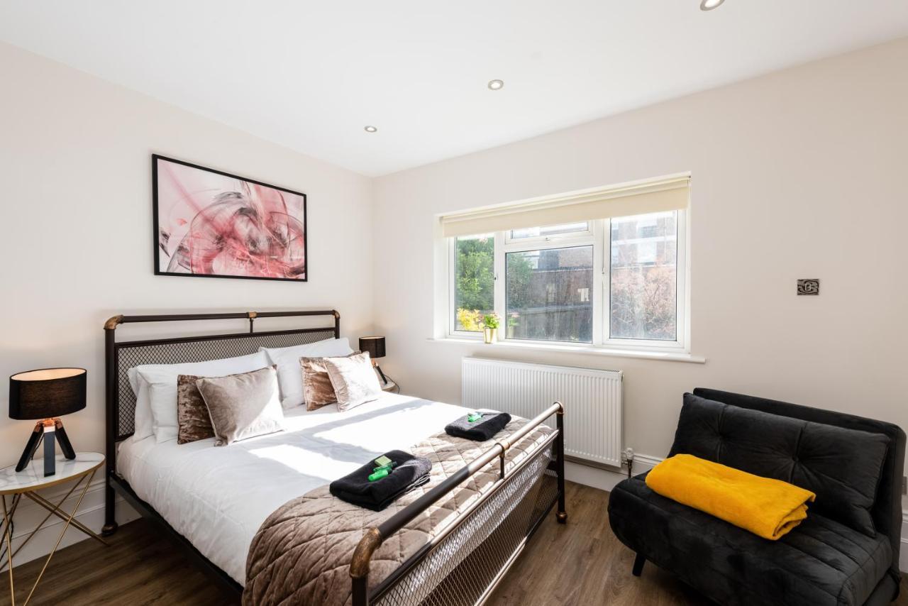 Apartment 3 Bedroom Garden Opposite The