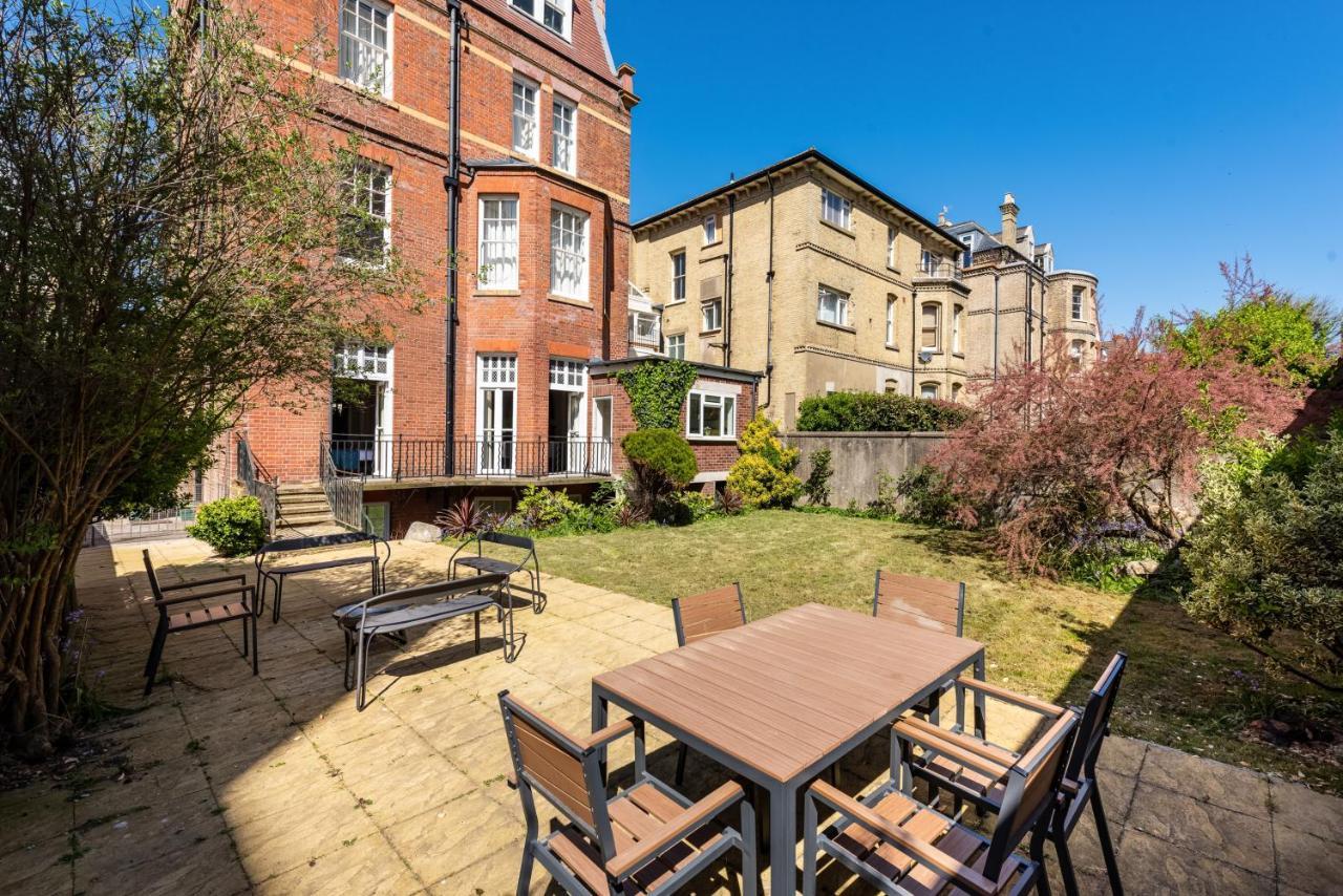 Apartment 3 Bedroom Garden Opposite The *