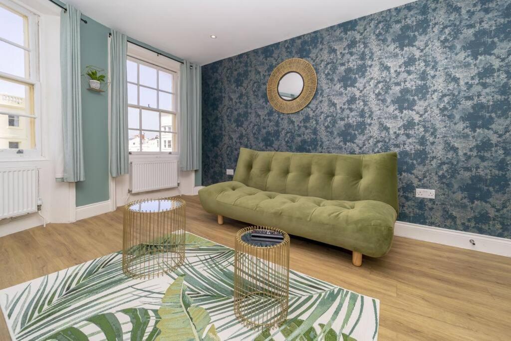 Apartment Central 2 Bedrooms Flat Bn38bru04 *