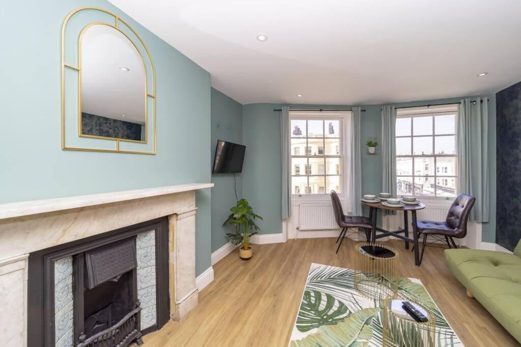 Apartment Central 2 Bedrooms Flat Bn38bru04 *