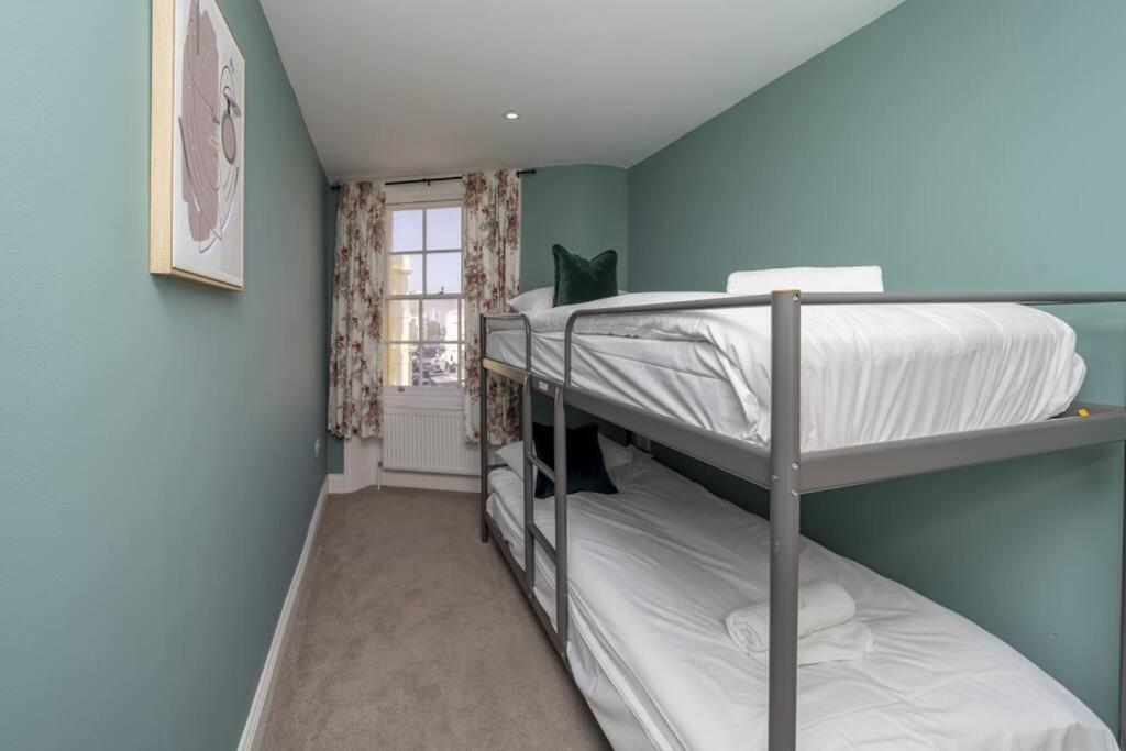 Apartment Central 2 Bedrooms Flat Bn38bru04