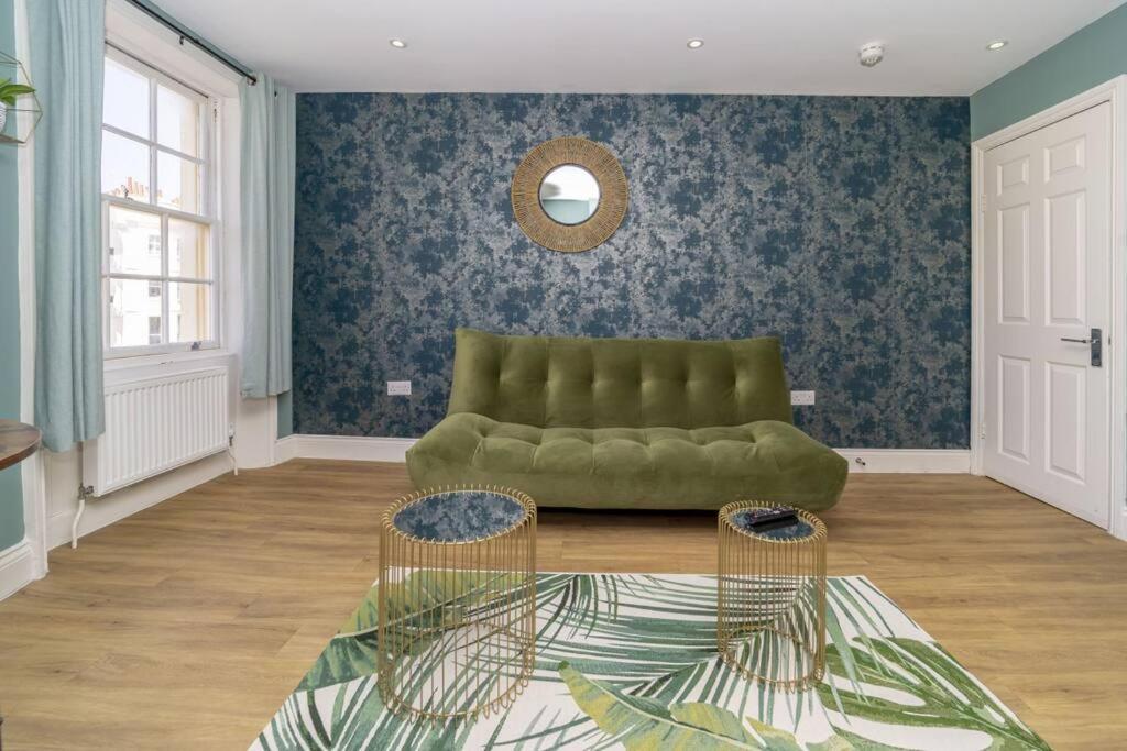Apartment Central 2 Bedrooms Flat Bn38bru04 *