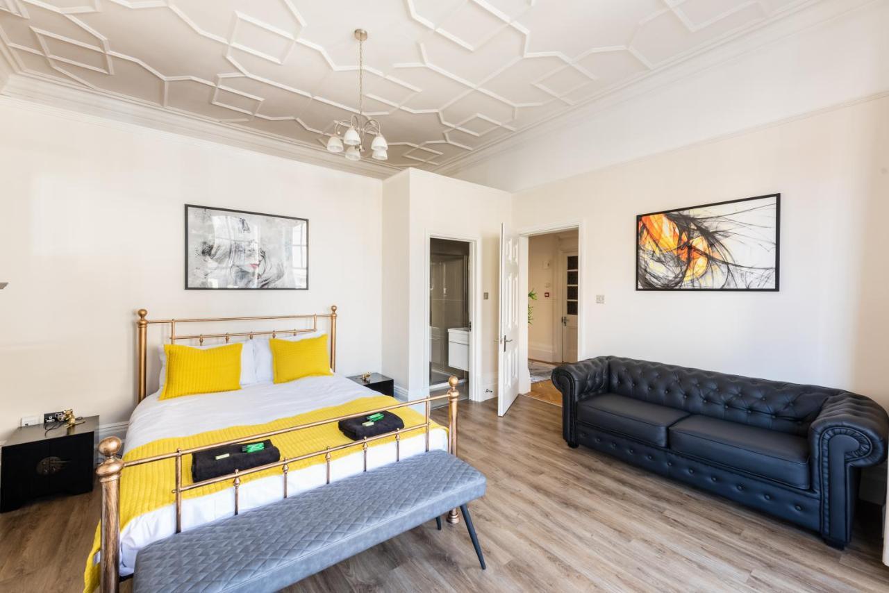 Apartment 3 Bedroom Garden Opposite The *