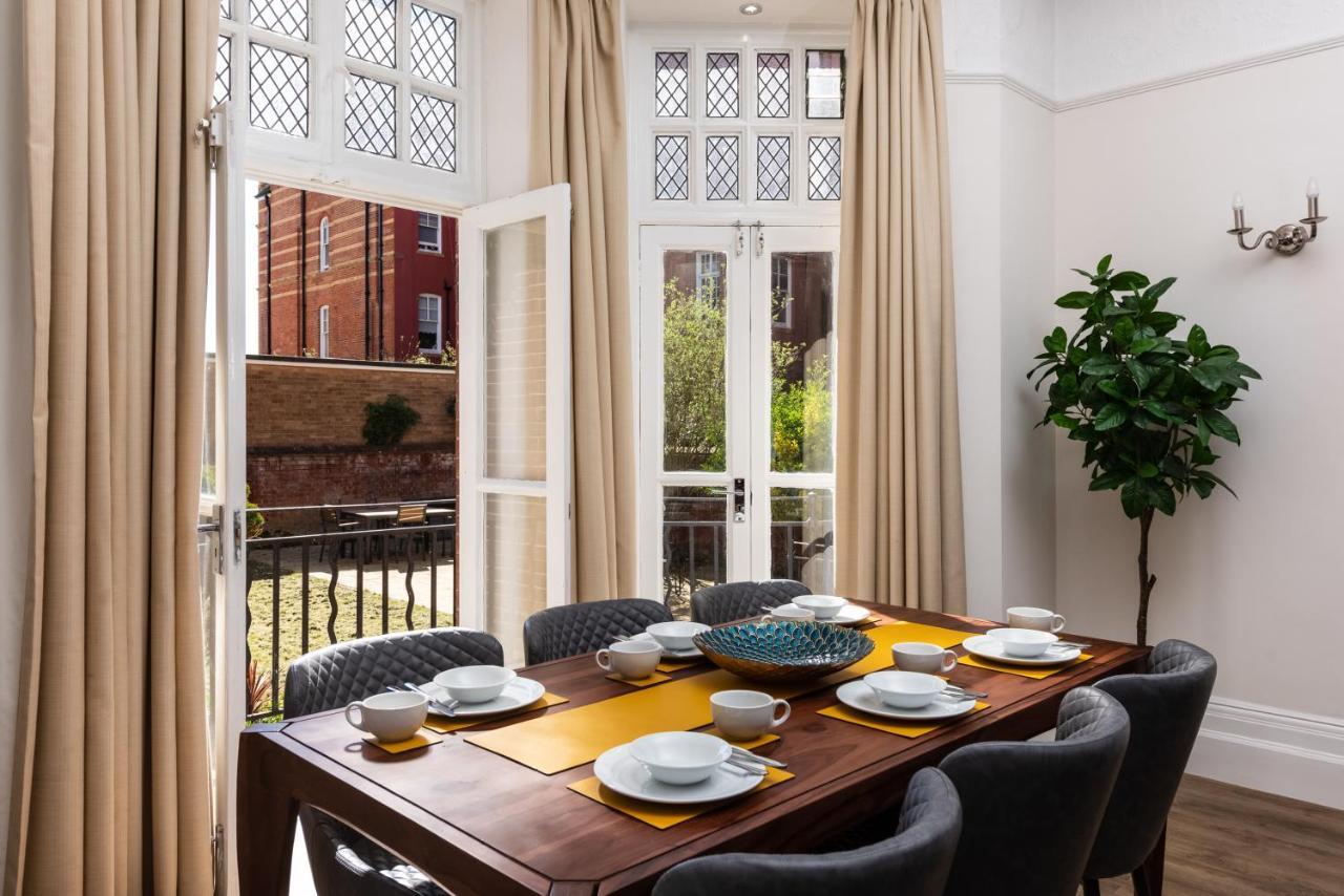 Apartment 3 Bedroom Garden Opposite The