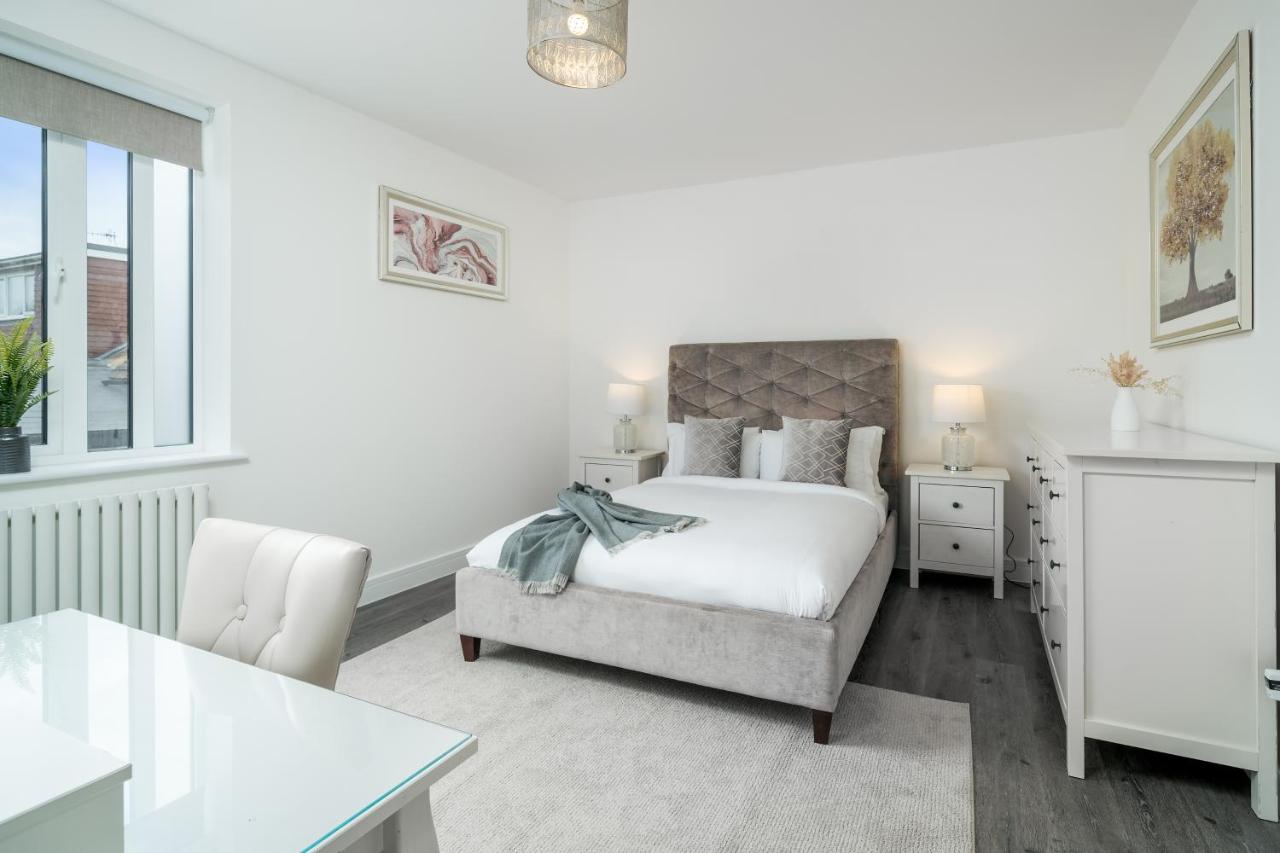 Luxury Apartment *