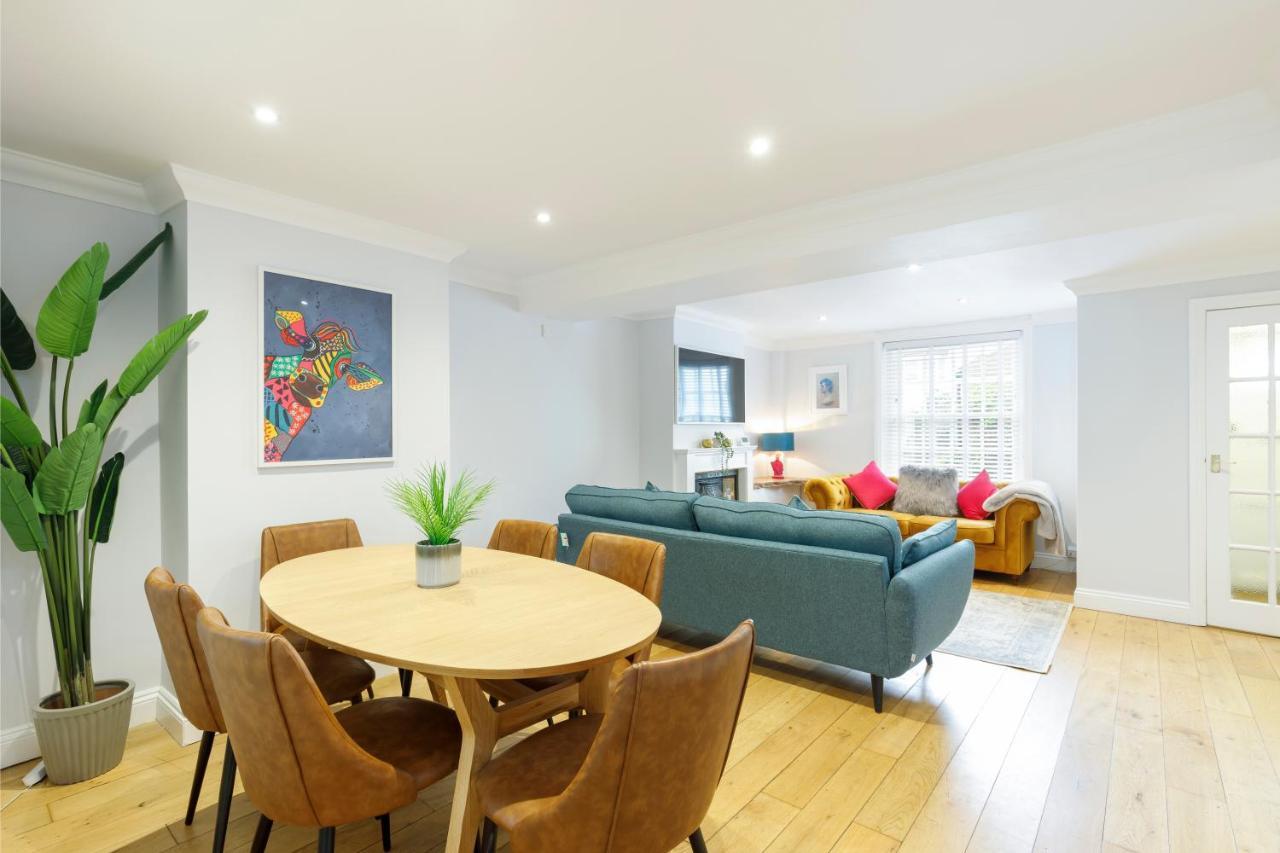 Beautiful Central 3-bed W/roof Terrace & Parking Holiday home