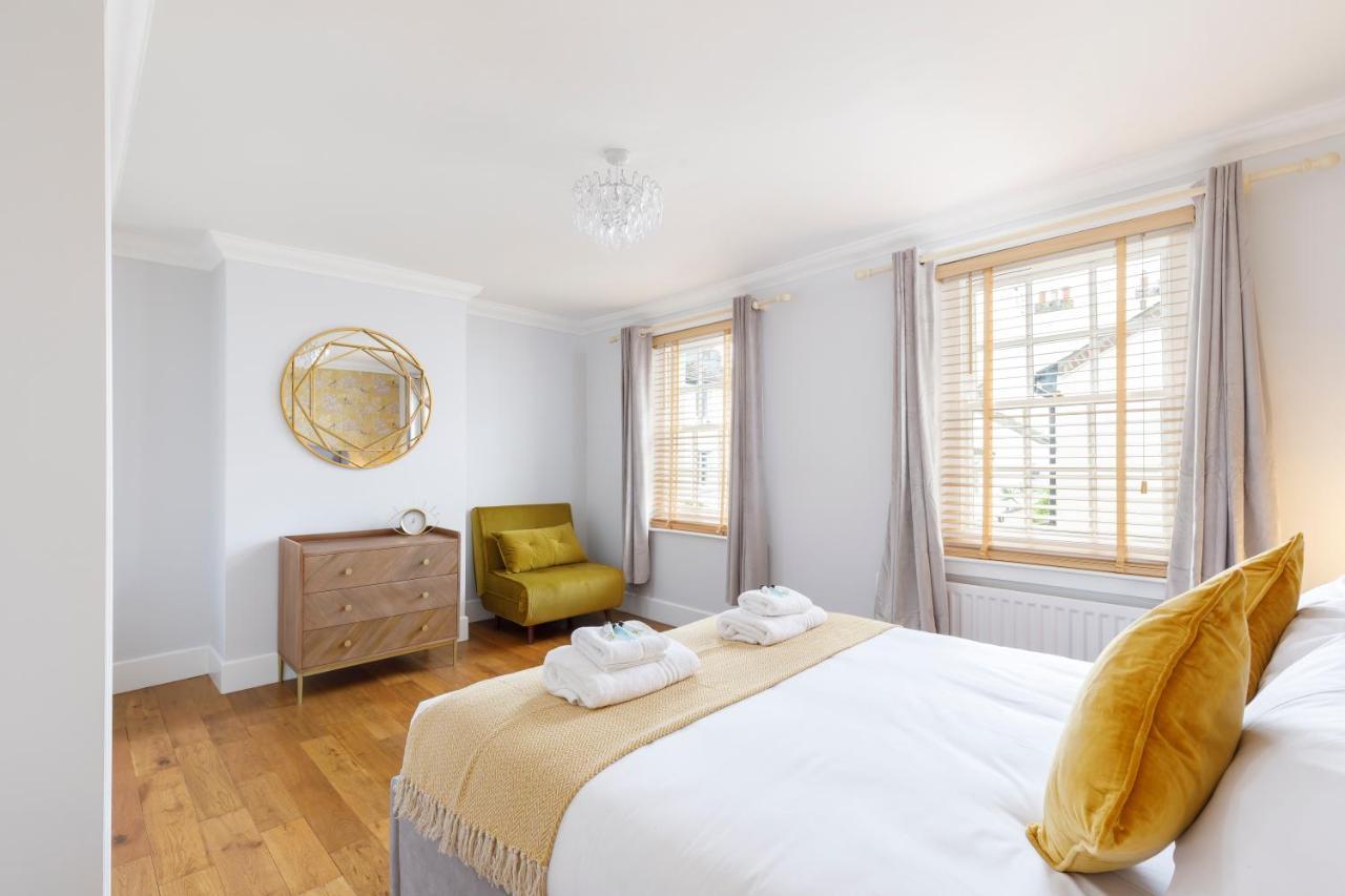 Beautiful Central 3-bed W/roof Terrace & Parking *