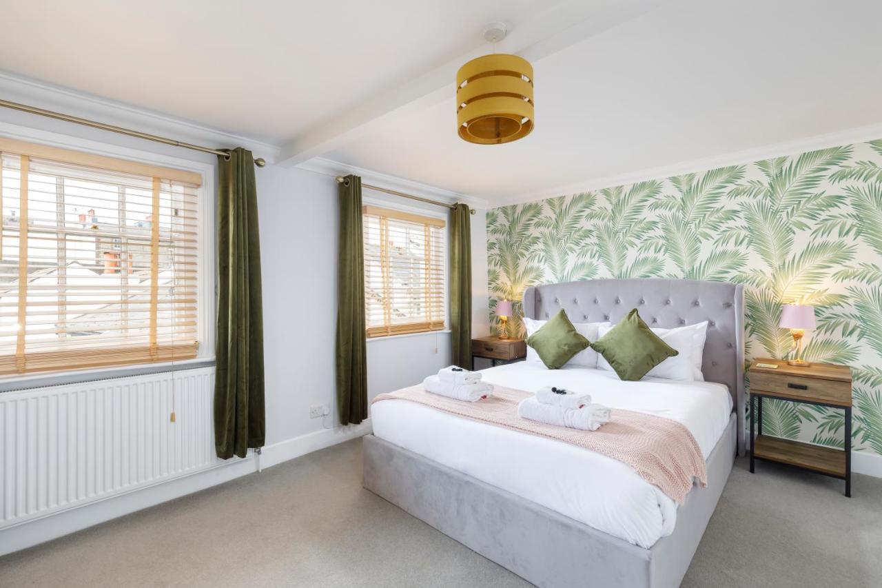 Beautiful Central 3-bed W/roof Terrace & Parking *