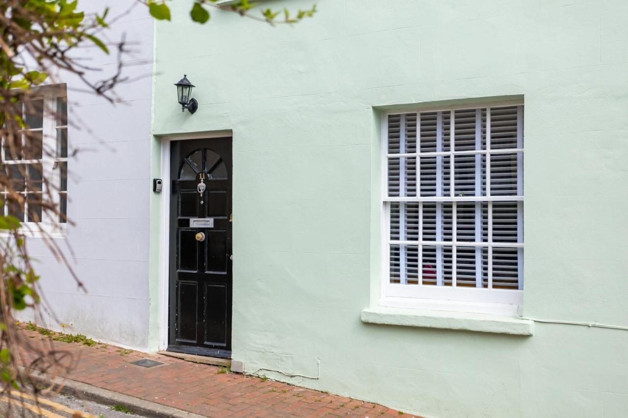 Beautiful Central 3-bed W/roof Terrace & Parking