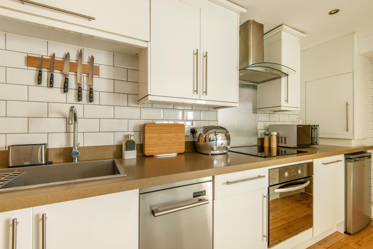 -newly Refurbished- Stylish 5 Minutes From Station W Garden *