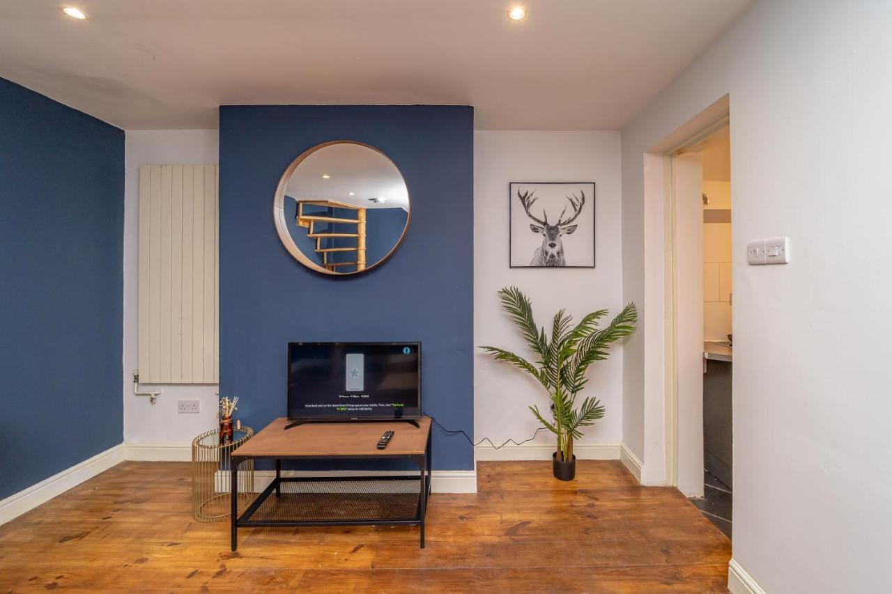 Apartment Cosy And Quirky 1 Bedroom Flat With Small Court Yard Next To Seafront