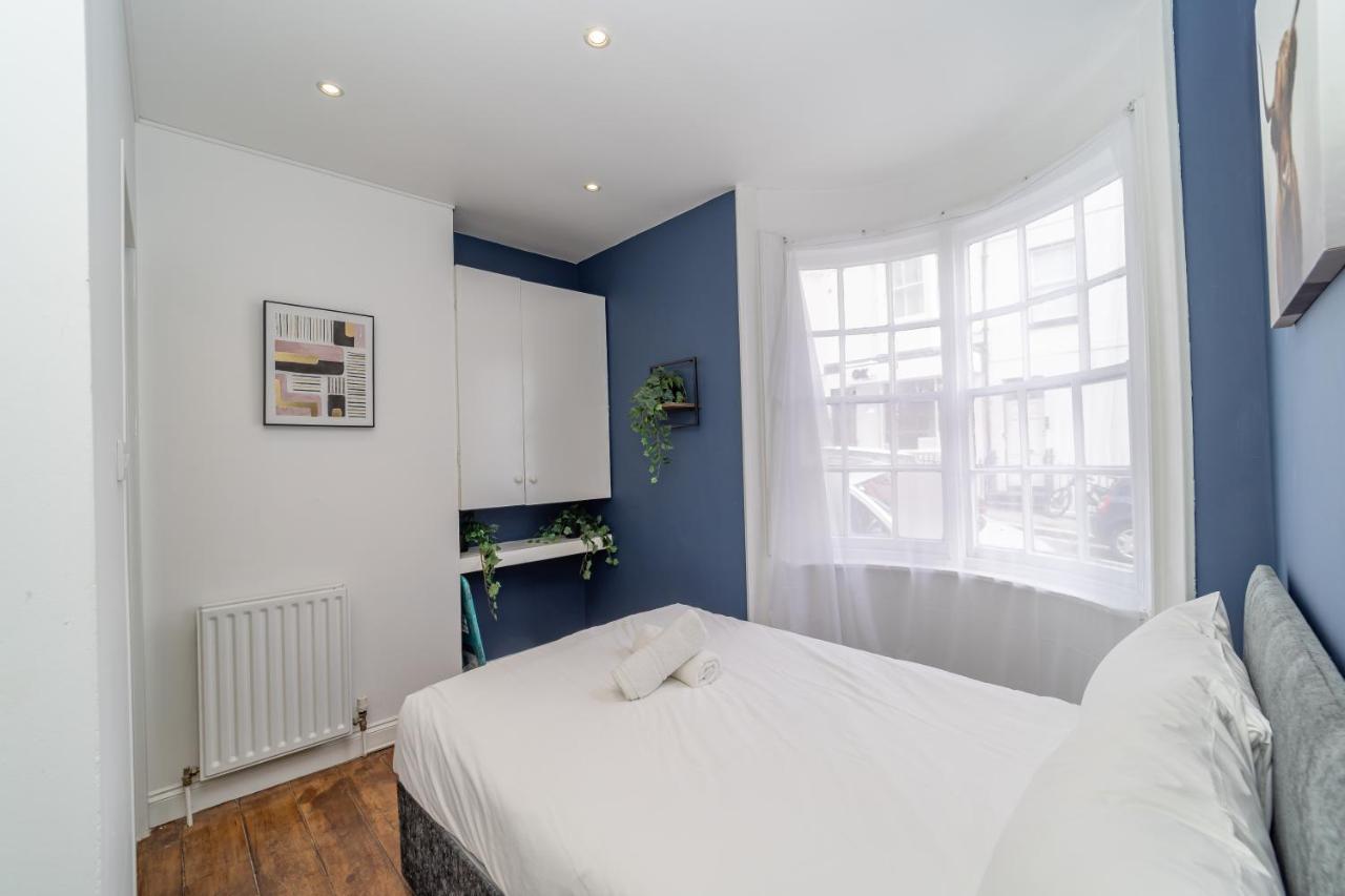 Cosy And Quirky 1 Bedroom Flat With Small Court Yard Next To Seafront Apartment Brighton