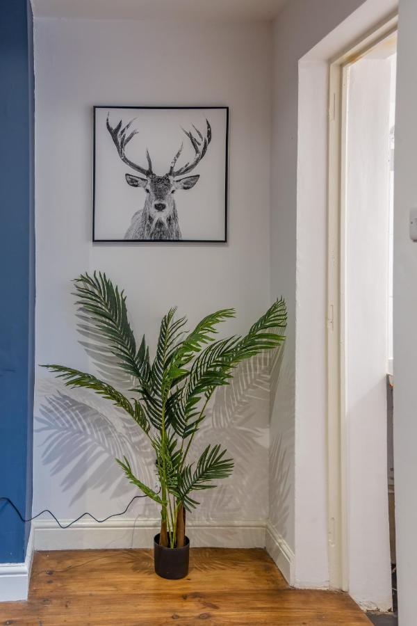 Cosy And Quirky 1 Bedroom Flat With Small Court Yard Next To Seafront * Brighton
