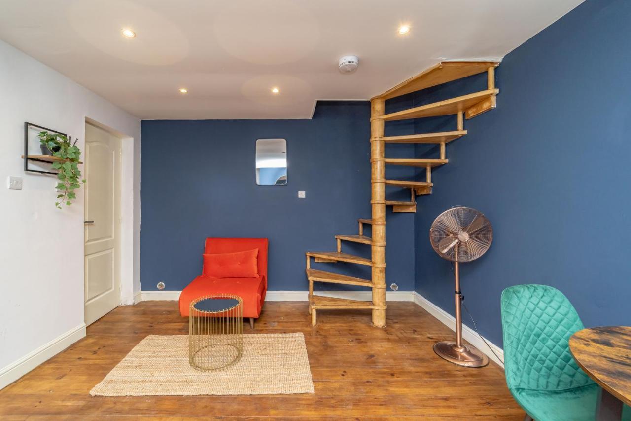 Cosy And Quirky 1 Bedroom Flat With Small Court Yard Next To Seafront * Brighton
