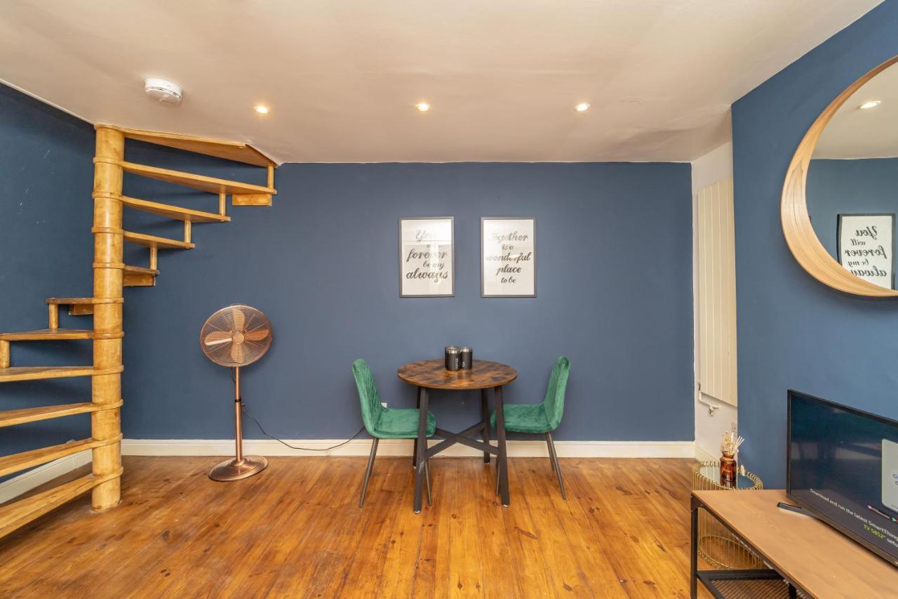 Apartment Cosy And Quirky 1 Bedroom Flat With Small Court Yard Next To Seafront *