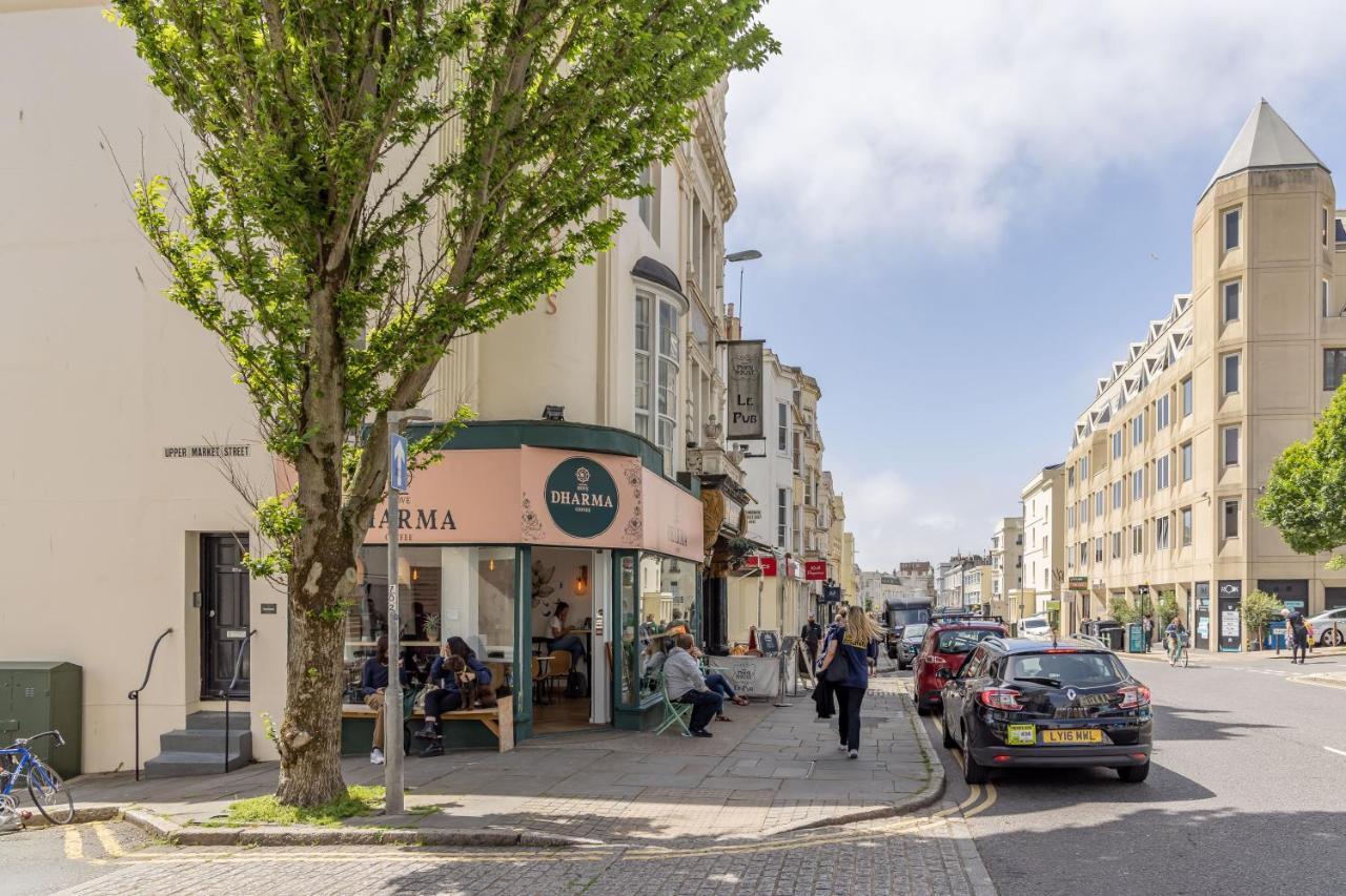 Cosy And Quirky 1 Bedroom Flat With Small Court Yard Next To Seafront Brighton