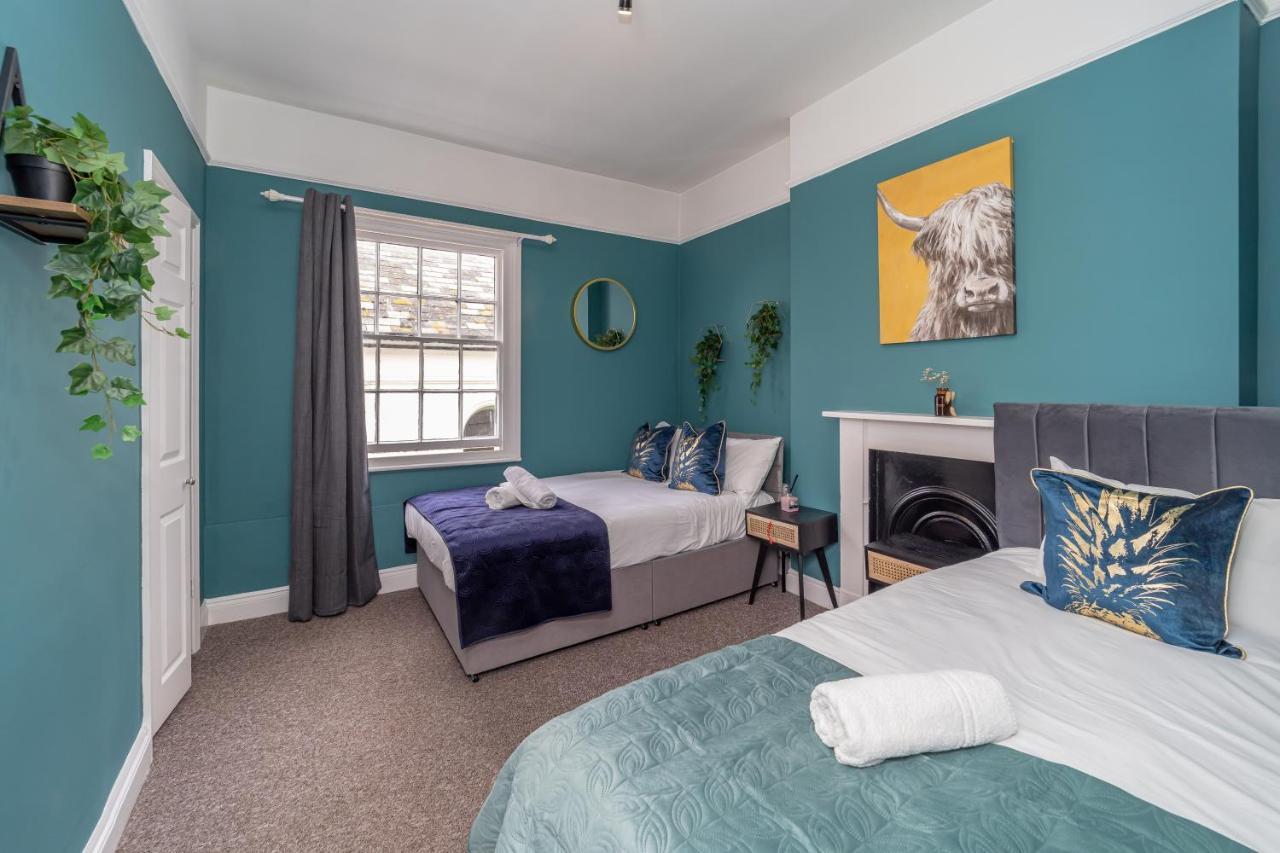Apartment Seafront Three Bedroom House With Court Yard Sleep 8 Guests