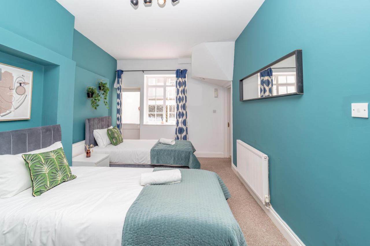 Apartment Seafront Three Bedroom House With Court Yard Sleep 8 Guests *