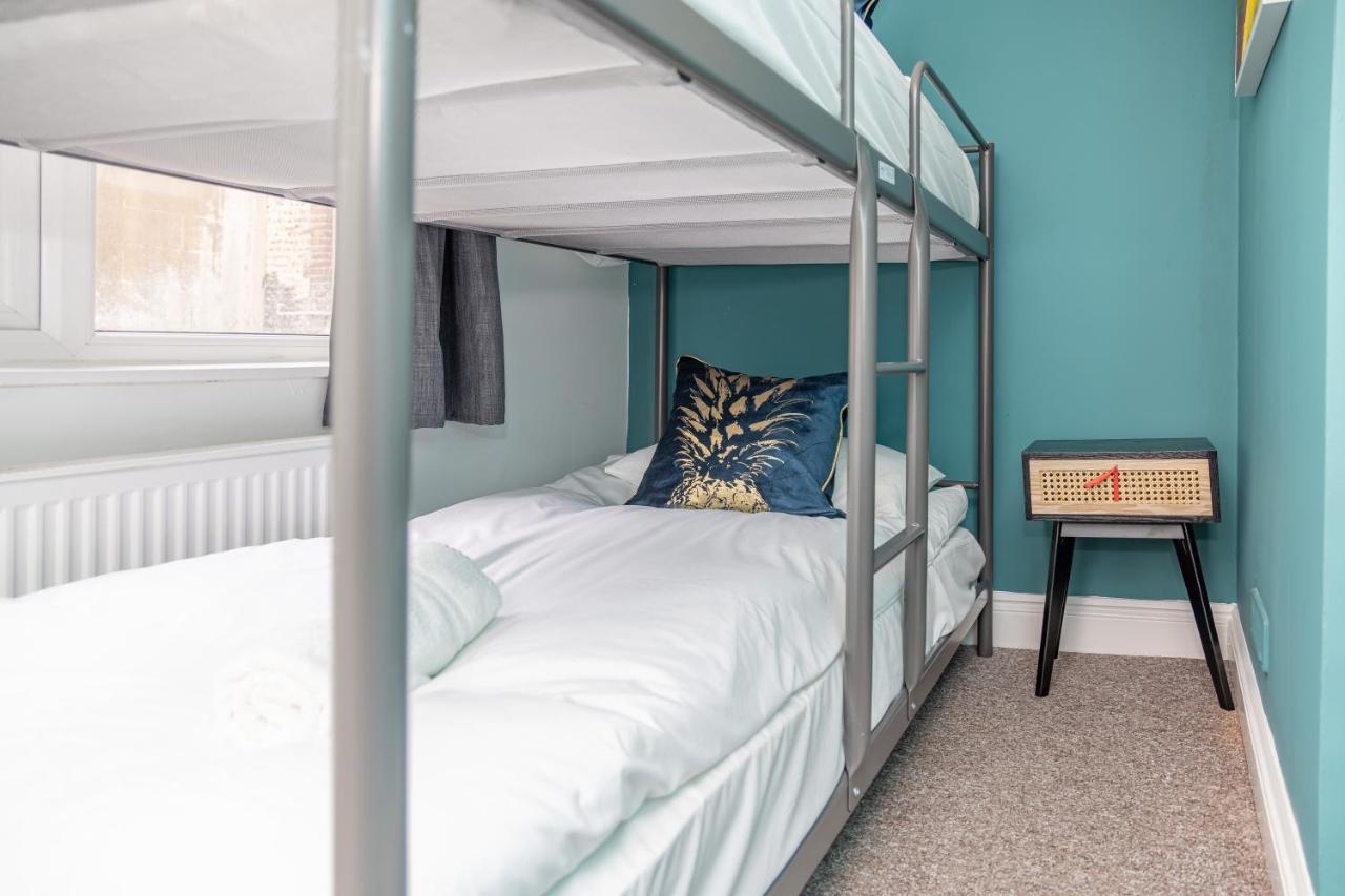 Seafront Three Bedroom House With Court Yard Sleep 8 Guests Apartment *