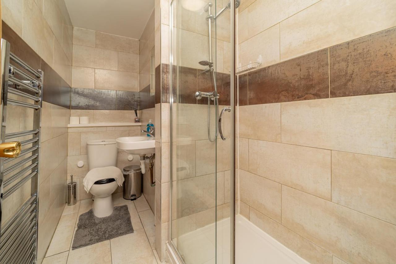Flash Sale Train Station 3 Bedrooms Flat Bn12ter02