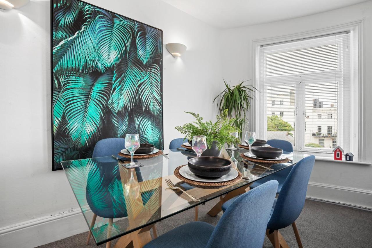 Escape To The Sea Large Property- 150 Meters- Sleeps 5 - Fast Wifi Apartment Brighton