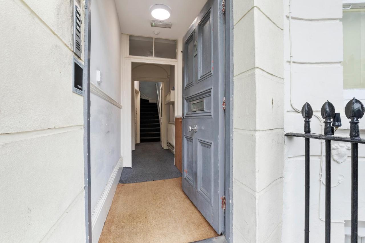 Escape To The Sea Large Property- 150 Meters- Sleeps 5 - Fast Wifi Brighton