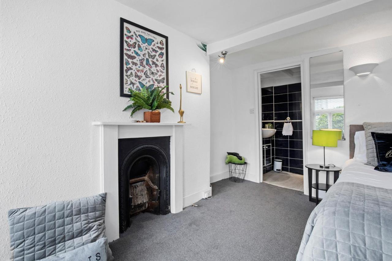 Escape To The Sea Large Property- 150 Meters- Sleeps 5 - Fast Wifi * Brighton