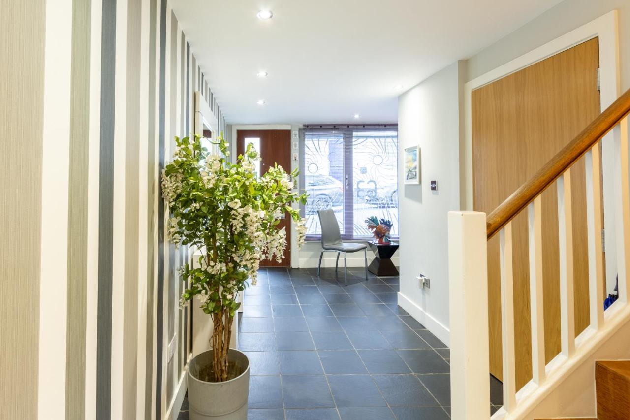 Holiday home Luxury At The Brunswick - Free Parking-4 Bedrooms *