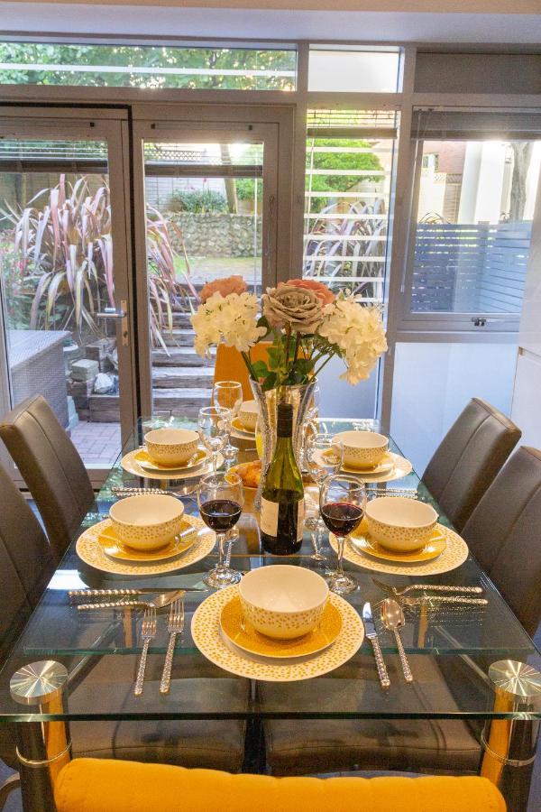 Luxury At The Brunswick - Free Parking-4 Bedrooms Holiday home
