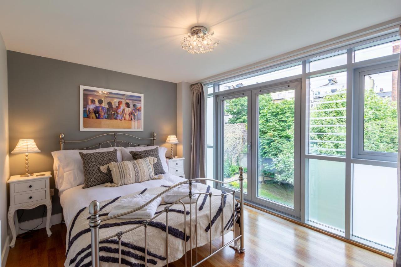 Holiday home Luxury At The Brunswick - Free Parking-4 Bedrooms