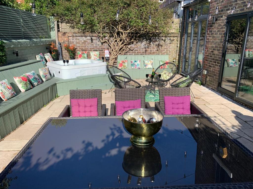 Melville House- Luxury House With Bar And Hot Tub *