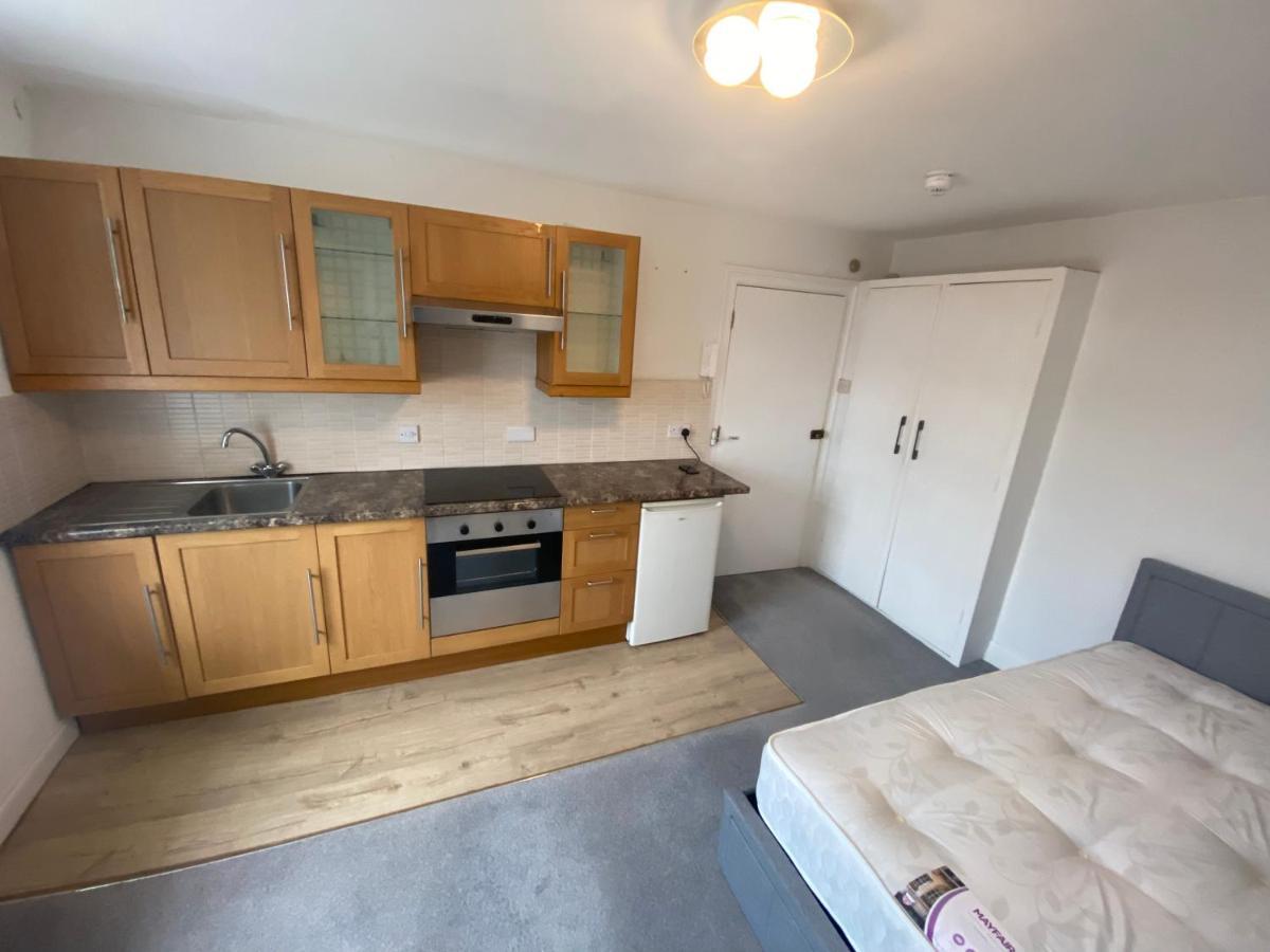 Norfolk Sq 4,5,6 Bedsit Walking Distance To The Sea Front On Norfolk Square *