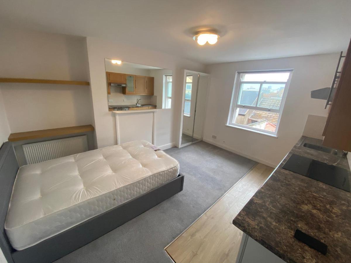 Norfolk Sq 4,5,6 Bedsit Walking Distance To The Sea Front On Norfolk Square