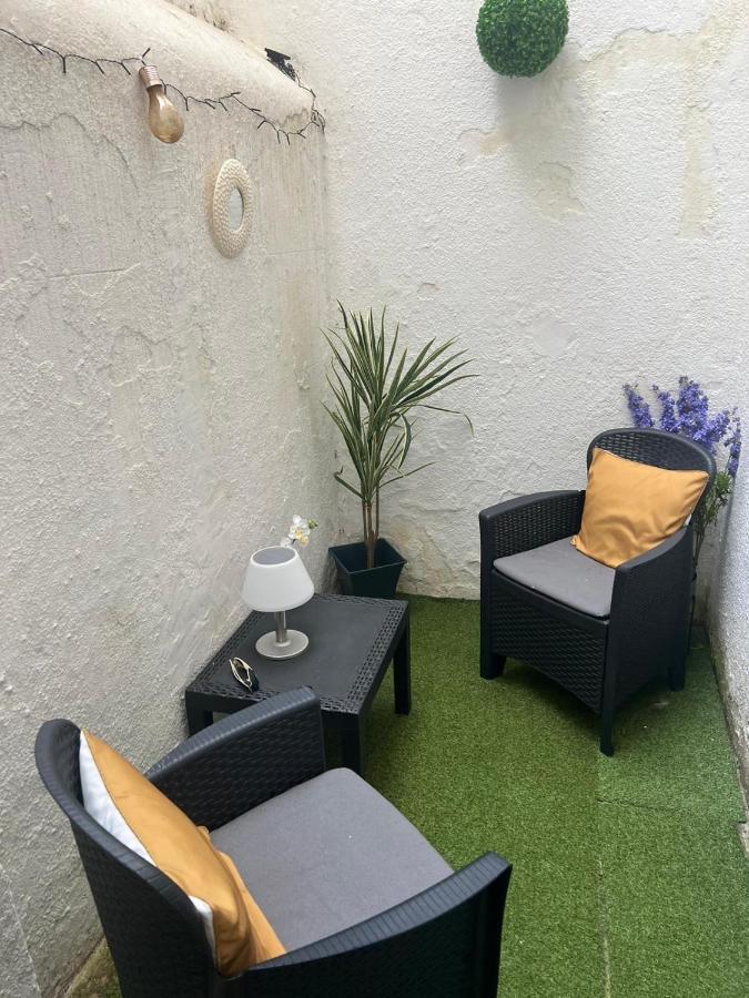 Central - 1 Bedroom Apartment, Sleeps 4 *