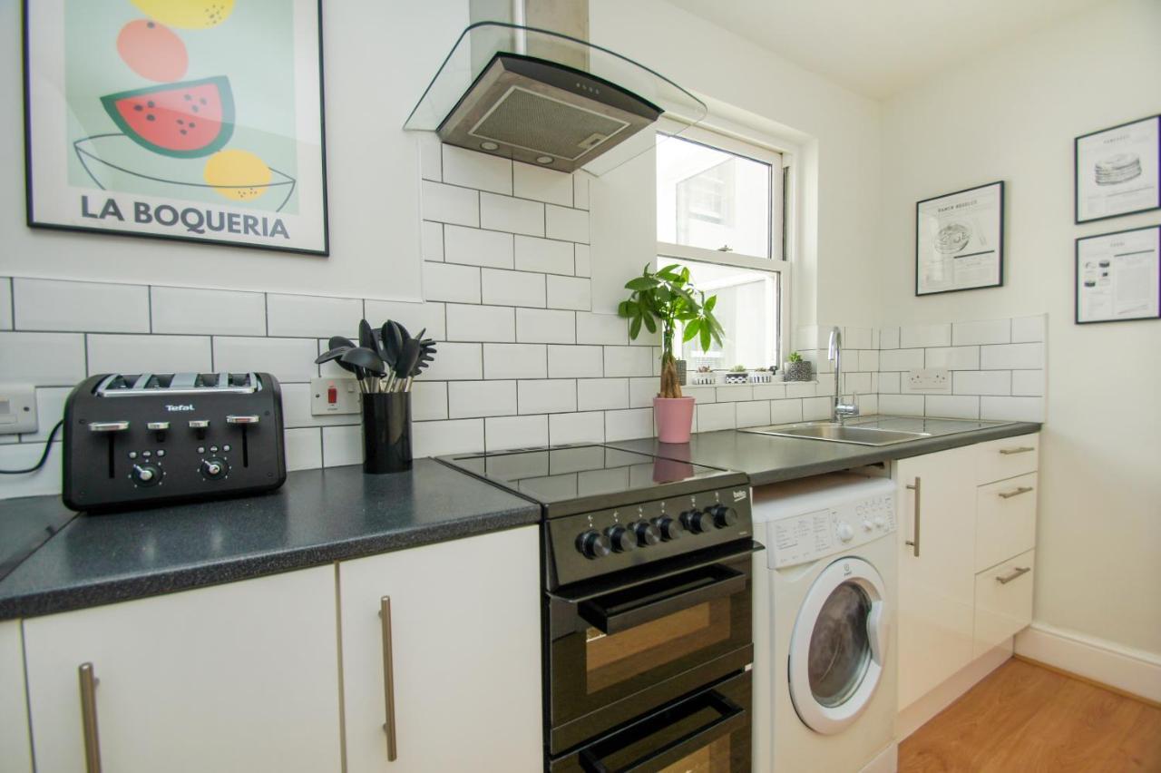 Waterloo - By Lets Apartment *