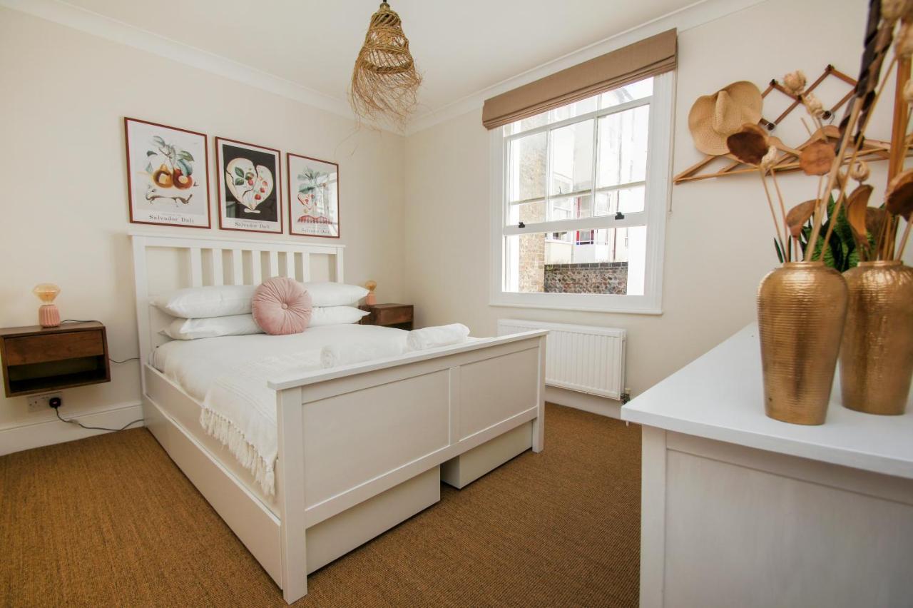 Waterloo - By Lets Apartment *