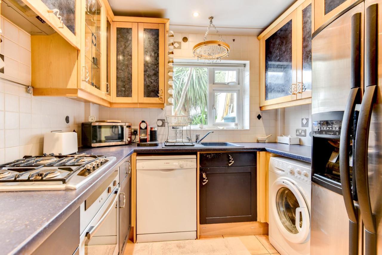 Homestay Beautiful House - Free Parking