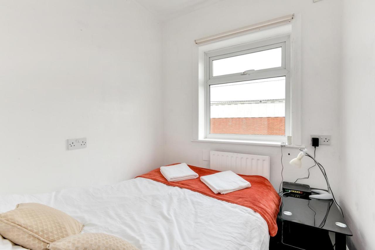 Beautiful House - Free Parking Homestay