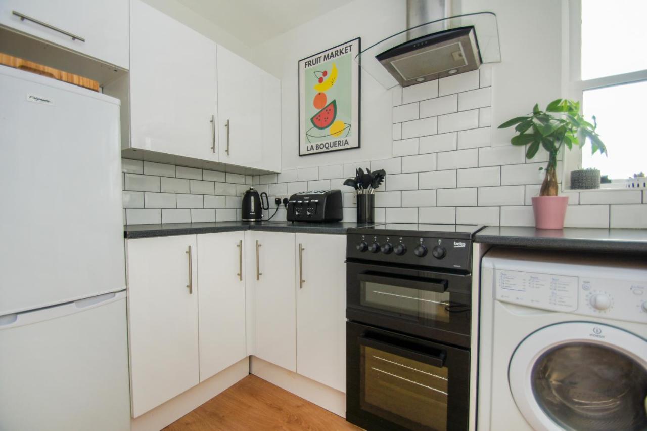 Waterloo - By Lets Apartment *