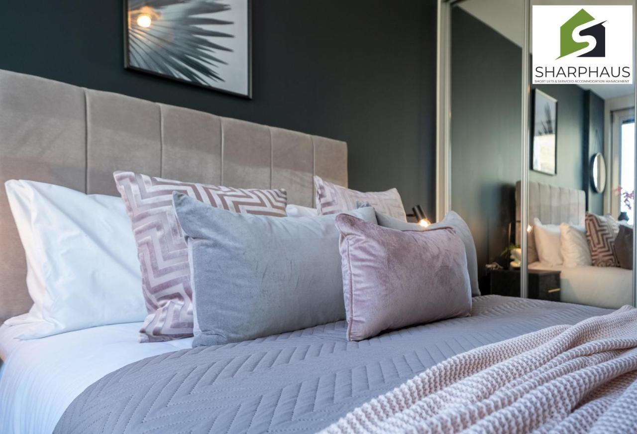 Cool & Comfy 2-bed Between The And The By Sharphaus Short Lets & Serviced Management