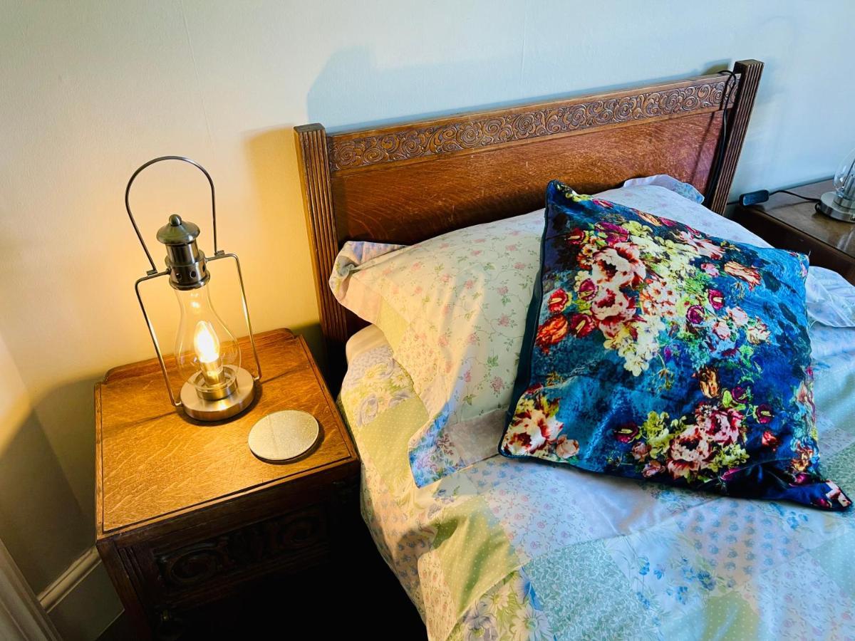 Holiday home Beautiful Private 2 Bedroom In Mansion With Free Parking *